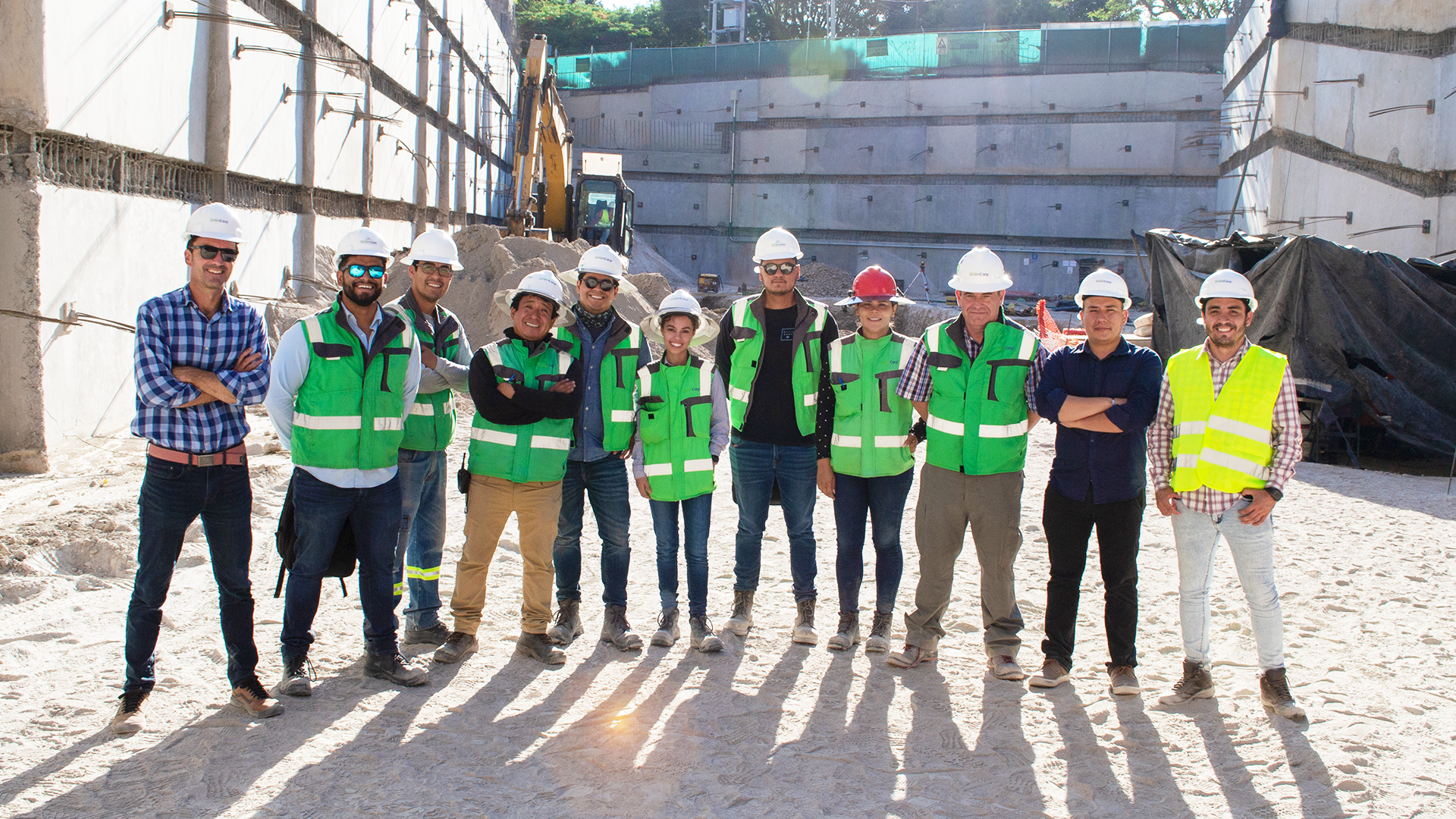 contruction-workers-sunny-day-gruncorp-milan-living-2024